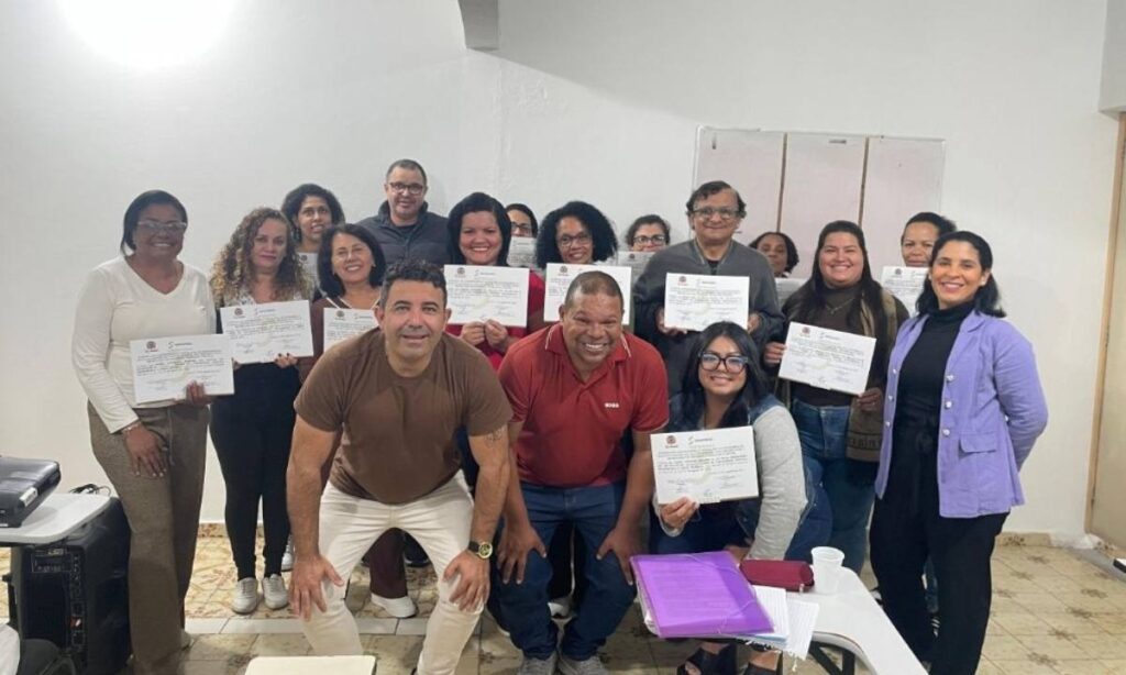 Curso de Camareira em São Vicente forma 13 profissionais com certificado